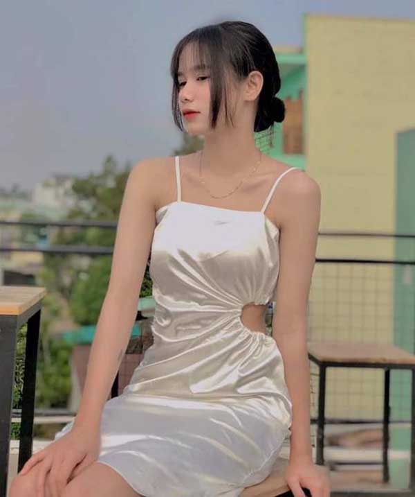 Ảnh gái xinh mặc váy trắng xinh đẹp năng động 6