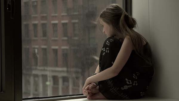 Hình ảnh cô gái buồn đẹp khóc cô đơn 8